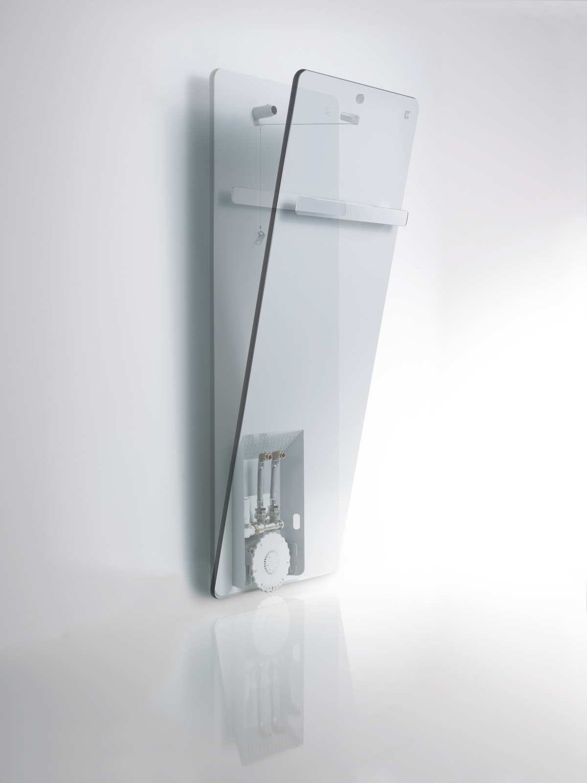 Rendering Zehnder Vitalo Bar Decorative radiator Side view