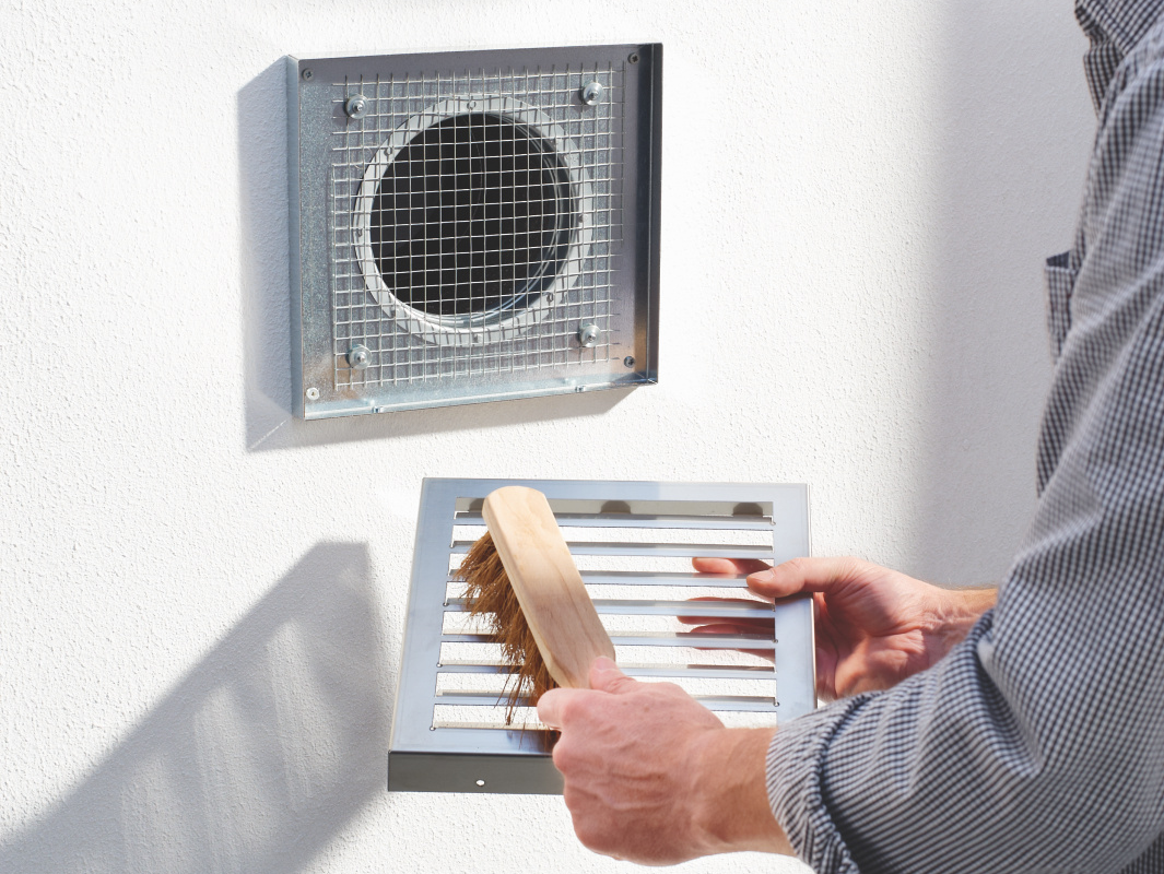 Zehnder_CSY_Air_Distribution_grille_External_wall_filter_exchange_people_grille Photograph Zehnder ComfoEdge Comfortable indoor ventilation Front view