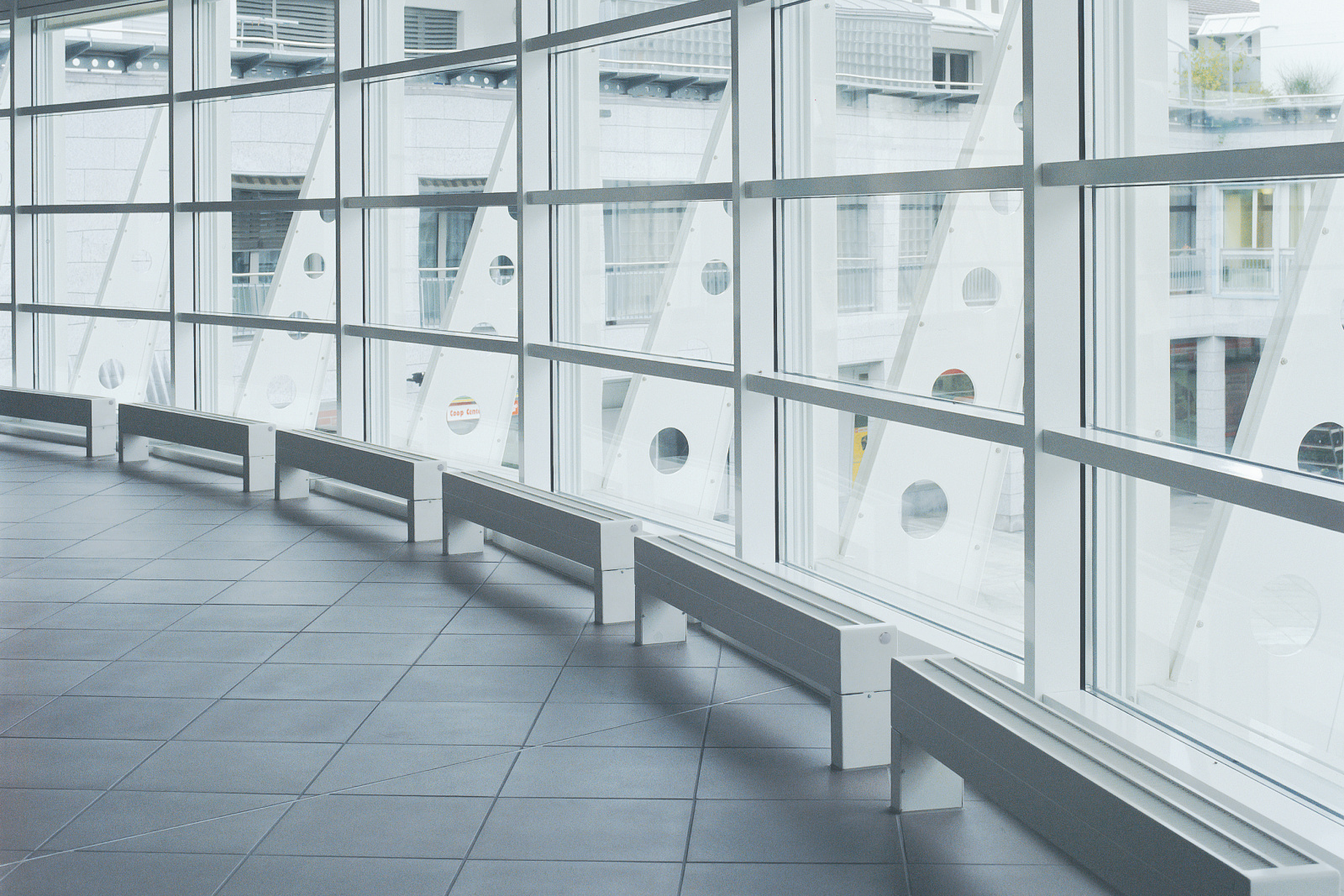 Rendering Radiavector Bench Decorative radiator Side view