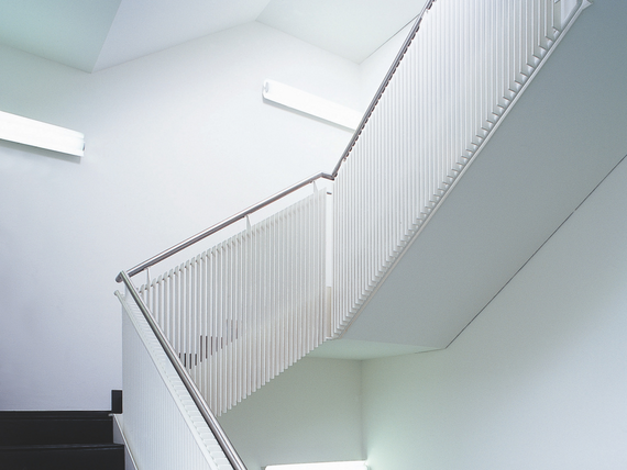 Zehnder_RAD_Excelsior-HY_corridor_white staircase, corridor, banister, stair railing, Gränichen, Stair railing, bevelled, single layer, angled, bevelled, single layer, angled, bevelled, single layer, angled