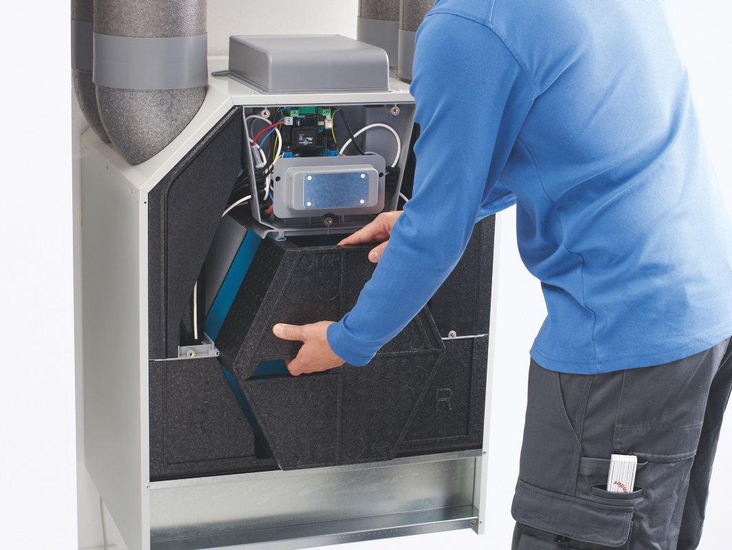 Zehnder_CSY_Ventilation_Unit_ComfoAir_350_Filter_exchange_people_16 Photograph Zehnder ComfoAir 350 Comfortable indoor ventilation Front view