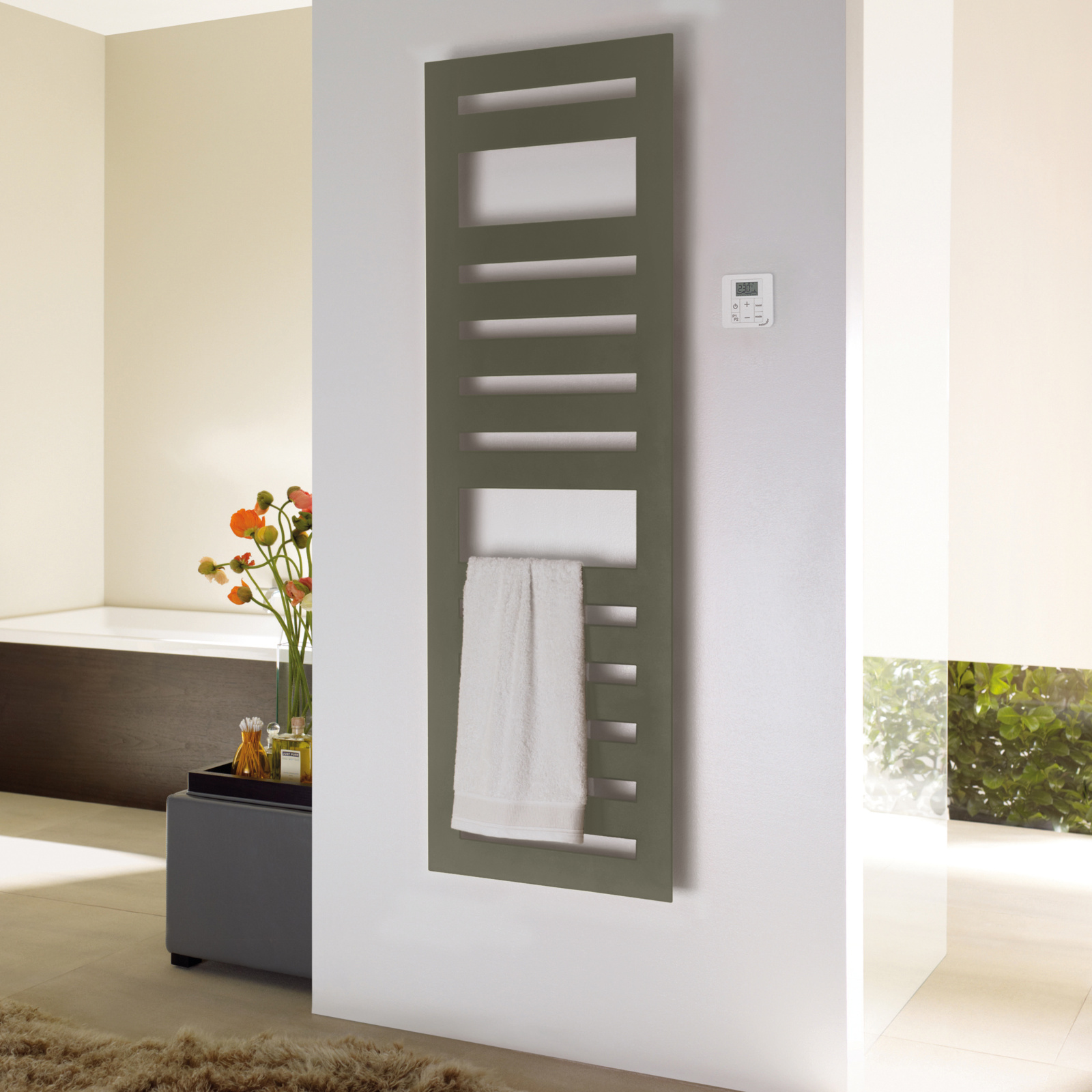 Cut-Out Zehnder Metropolitan Spa Decorative radiator 