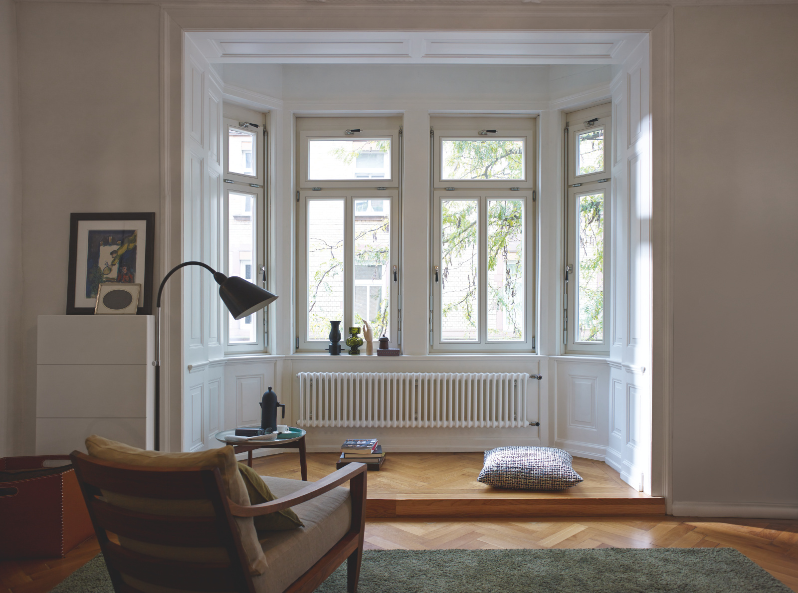 Zehnder_RAD_Charleston-Retrofit-HY_2041_37_RAL9016_wohnen Rendering Zehnder Charleston Decorative radiator Front view