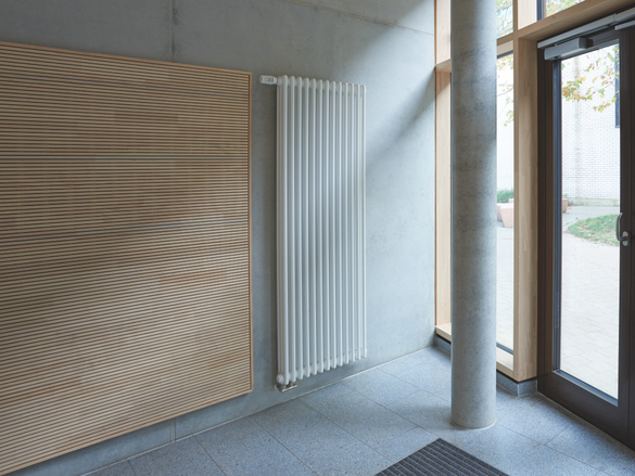 Reference Zehnder Charleston Decorative radiator Front view