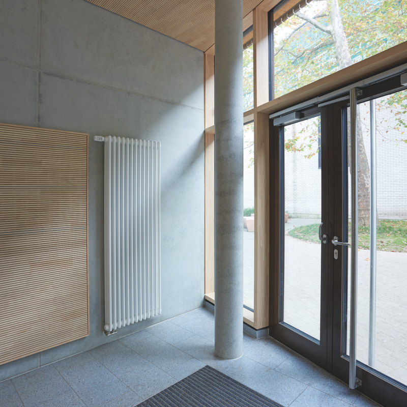 Reference Zehnder Charleston Decorative radiator Front view