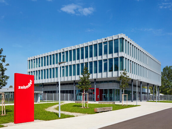 Zentrale und dezentrale Großgeräte