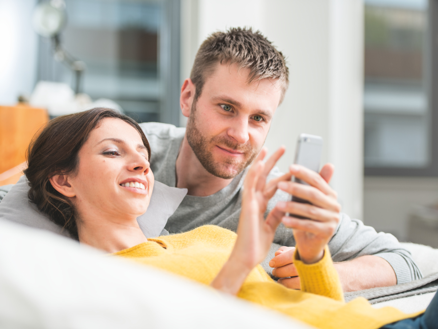 Zehnder_Key_Visual_Easy_Handling Always the best climate, Shooting 2016, couple, pair, twosome, connectivity, smartphone