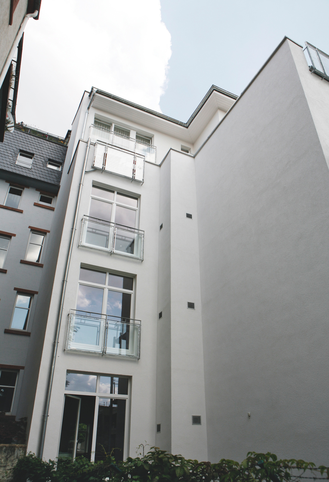 Reference Zehnder ComfoEdge Comfortable indoor ventilation Side view