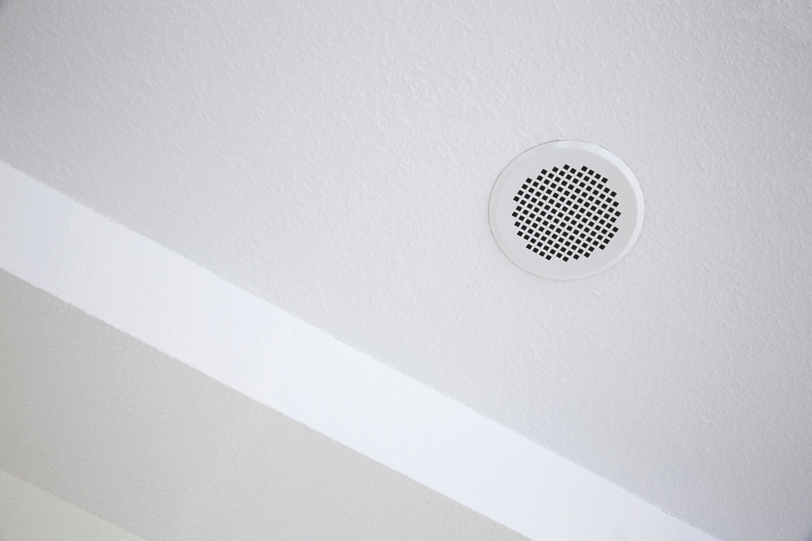 Zehnder_CSY_Reference_Reportage_Neuried_032 Reference Zehnder ComfoGrid CLRF/TVA DN125 round Comfortable indoor ventilation Front view