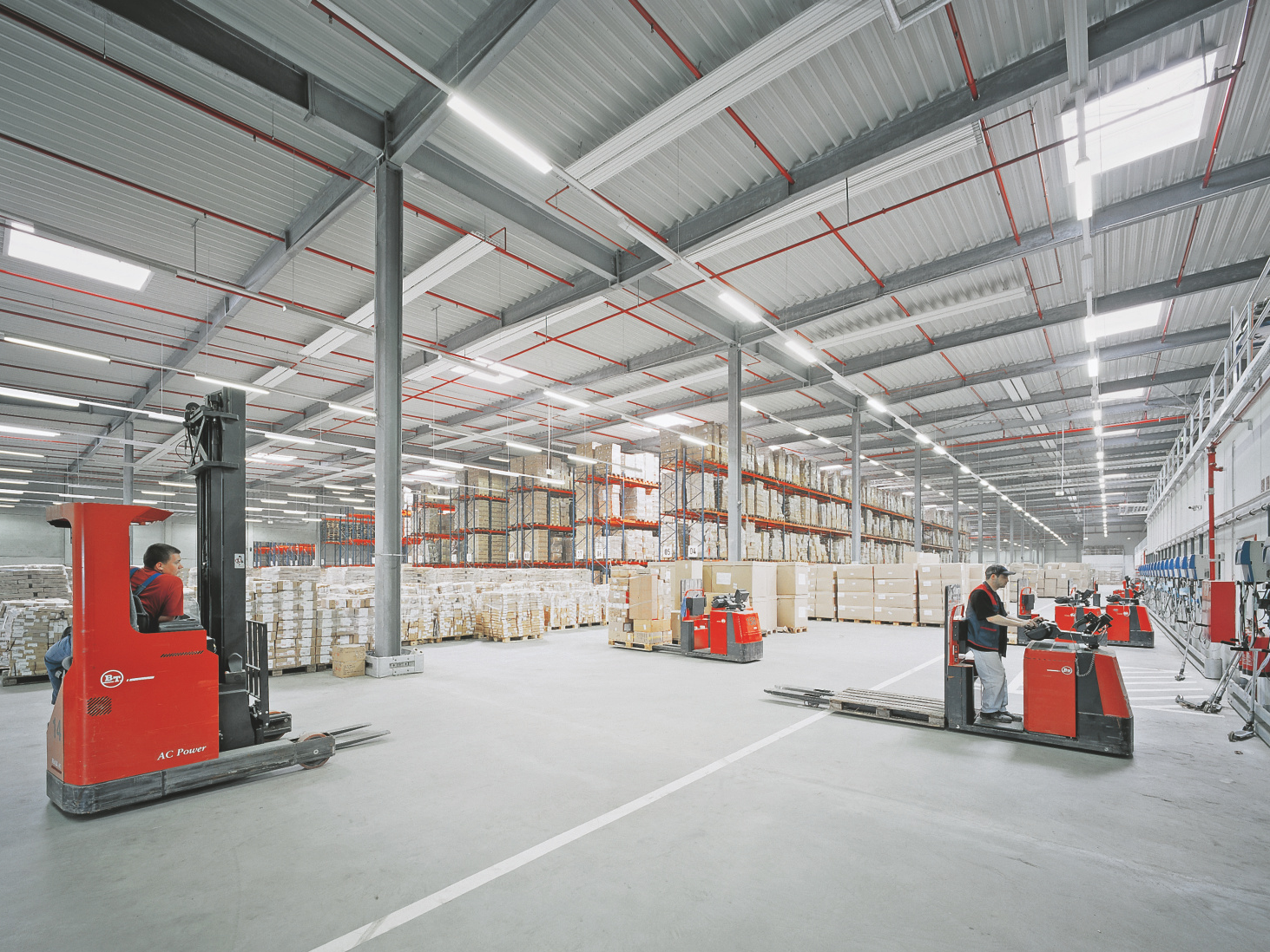 KiK, textile and non-food supplier, Germany, logistics center, forklift, employees, people, high bay warehouse, reference, Press connection, welded connection