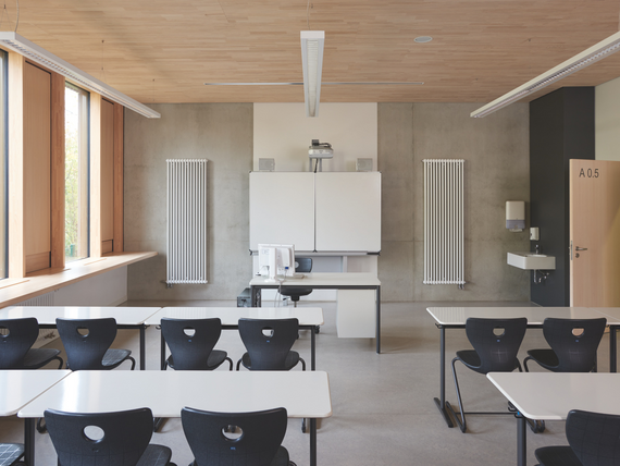 Reference Zehnder Charleston Decorative radiator Front view