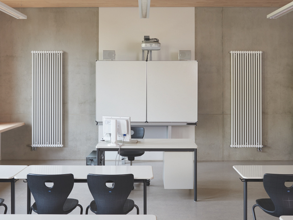 Reference Zehnder Charleston Decorative radiator Front view