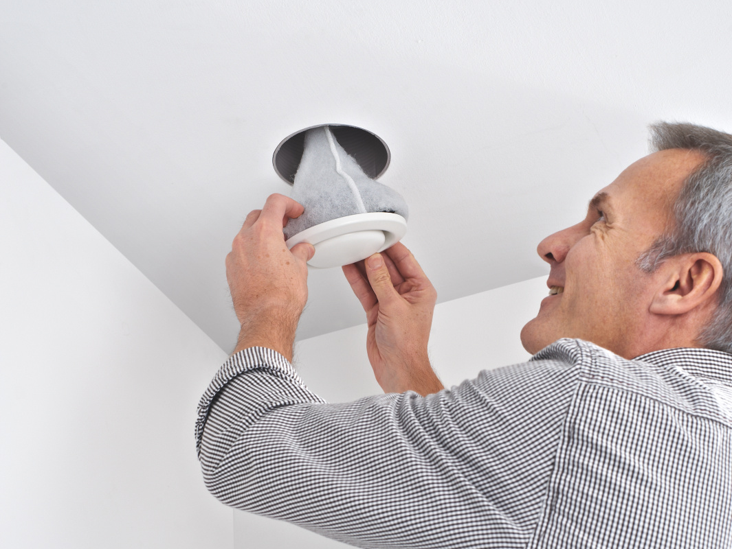 Zehnder_CSY_Air_Distribution_Valve_filter_people_take_out Photograph Zehnder ComfoValve Via STB Comfortable indoor ventilation Front view